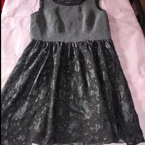 Gothic Lace Dress - Picture 13 of 16